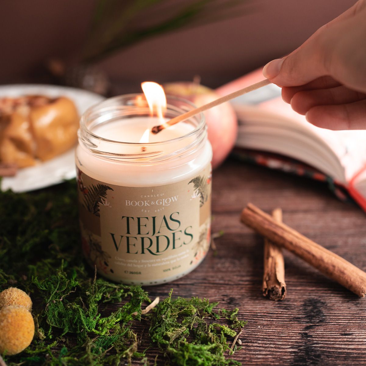 Vela Soja Book & Glow - Tejas Verdes