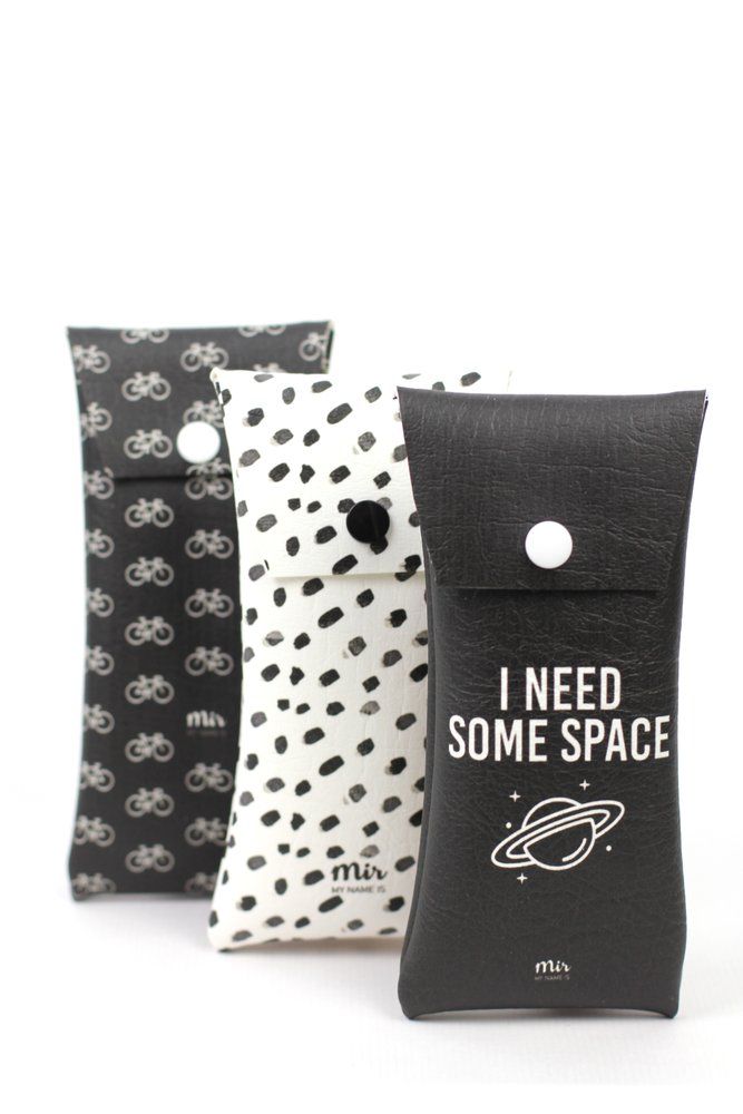 FUNDA GAFAS I NEED SOME SPACE